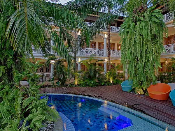 Eksterior villa di Uluwatu, Bali — arsitektur villa premium dengan pemandangan indah