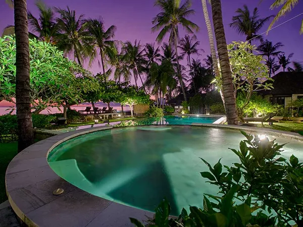 Kolam renang villa di Pererenan, Canggu, Bali — fotografi properti premium