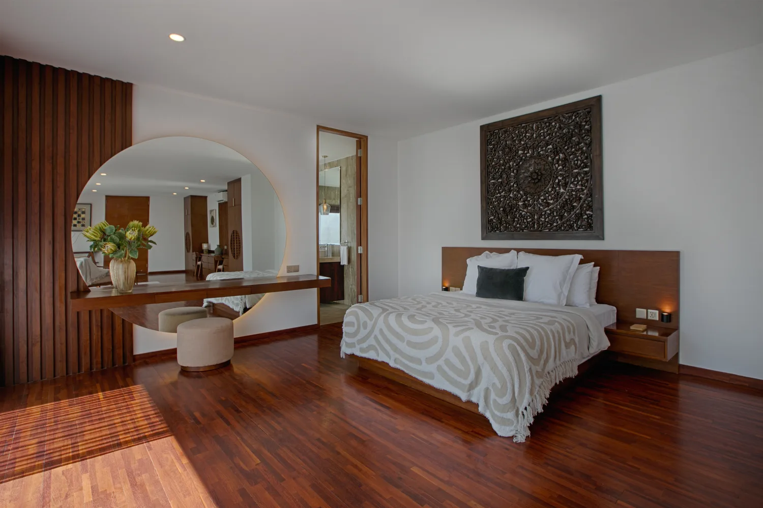 Kamar tidur villa Ocean Friends Villa Pererenan Bali — foto villa profesional