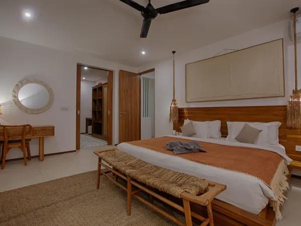 Kamar Tidur — Hirava Villa, Buduk