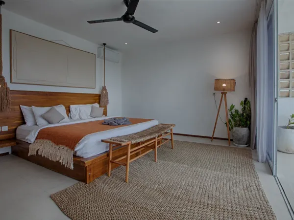 Kamar Tidur — Hirava Villa, Buduk