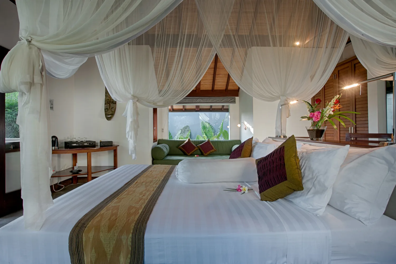 Kamar tidur villa Vila Markisa Tulamben Bali — foto villa profesional