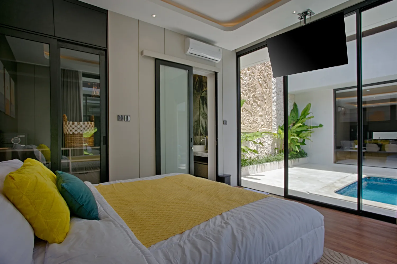 Kamar tidur villa SSKai Villa Seminyak Bali — foto villa profesional