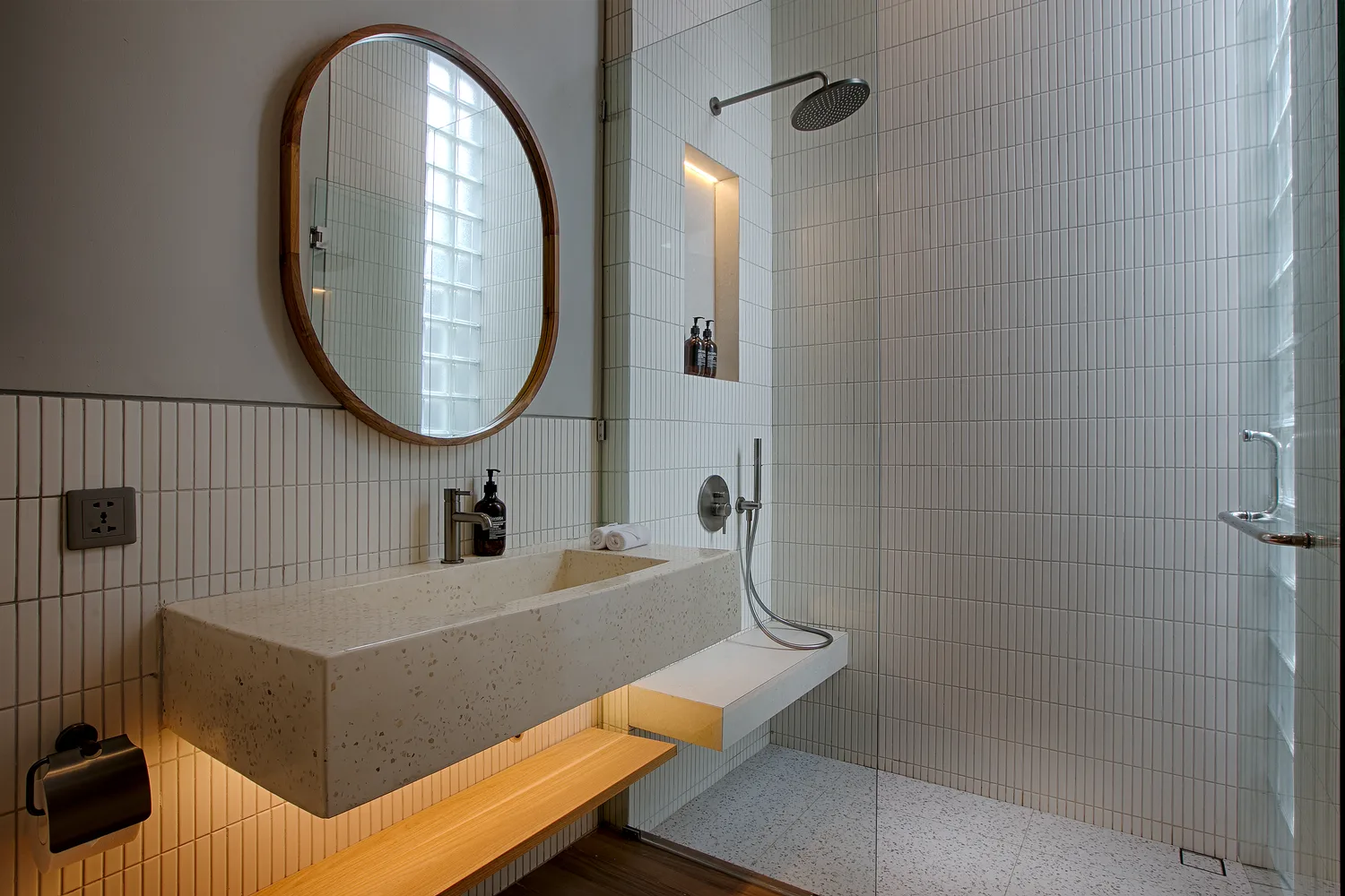 Kamar mandi villa Padi Padi Villas Pererenan Bali — foto villa profesional