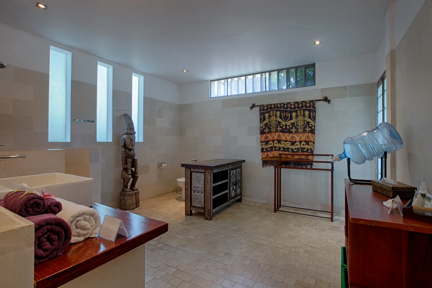 Kamar mandi villa Vila Markisa Tulamben Bali — foto villa profesional