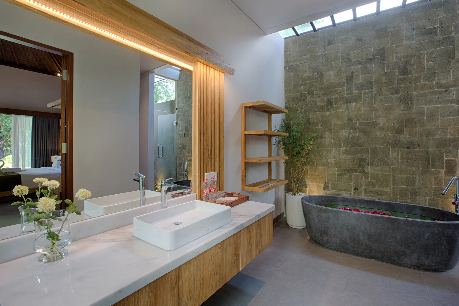 Kamar mandi villa Villa Elitya Ubud Bali — foto villa profesional