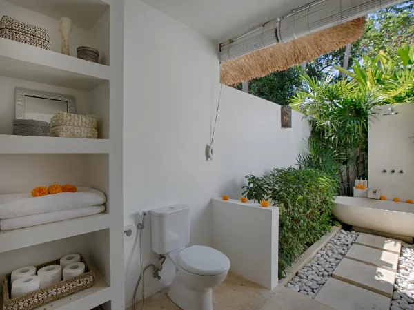 Kamar Mandi — Crescent Moon Villa, Ubud