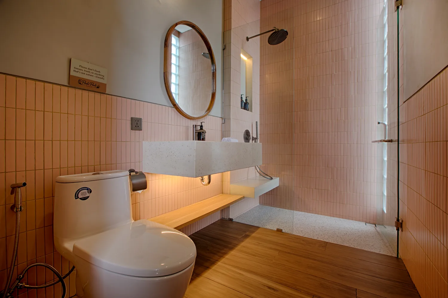 Kamar mandi villa Padi Padi Villas Pererenan Bali — foto villa profesional