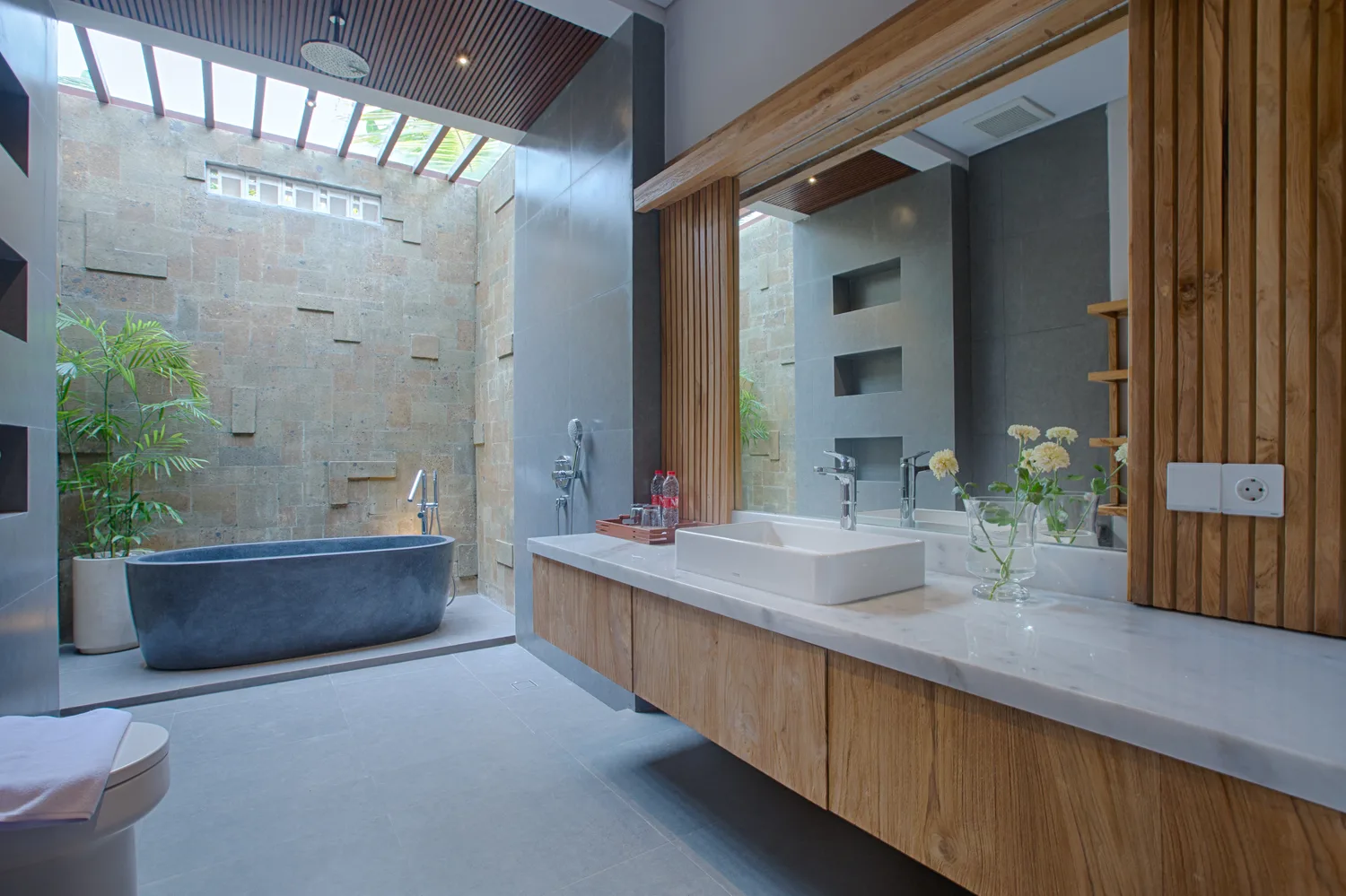 Kamar mandi villa Villa Elitya Ubud Bali — foto villa profesional