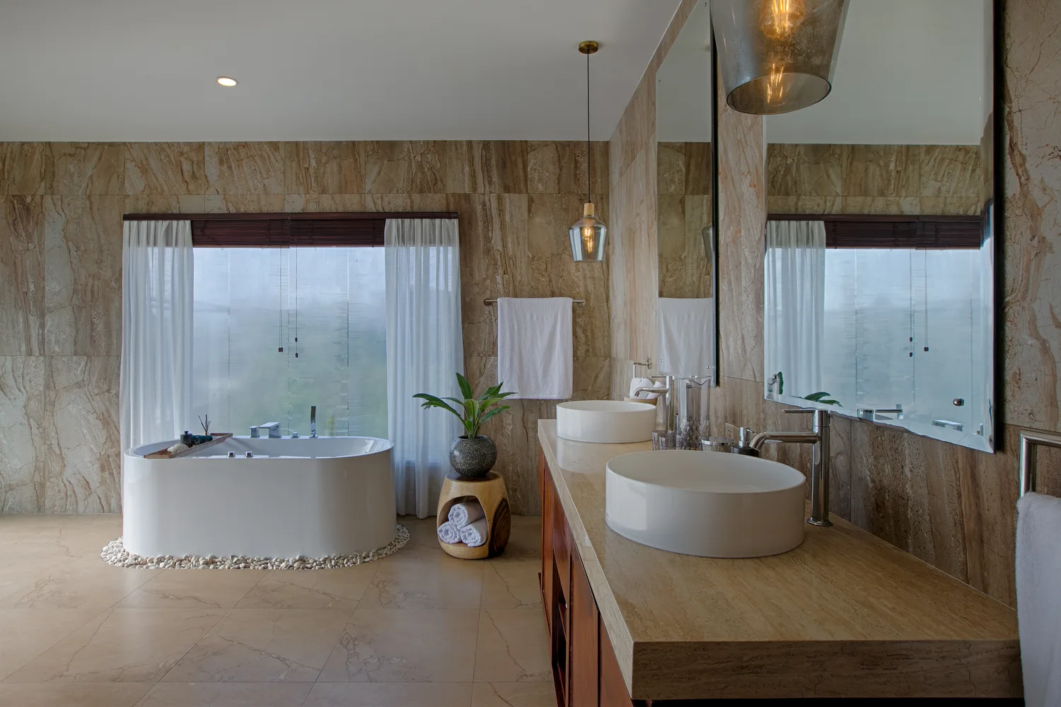Kamar mandi villa Ocean Friends Villa Pererenan Bali — foto villa profesional