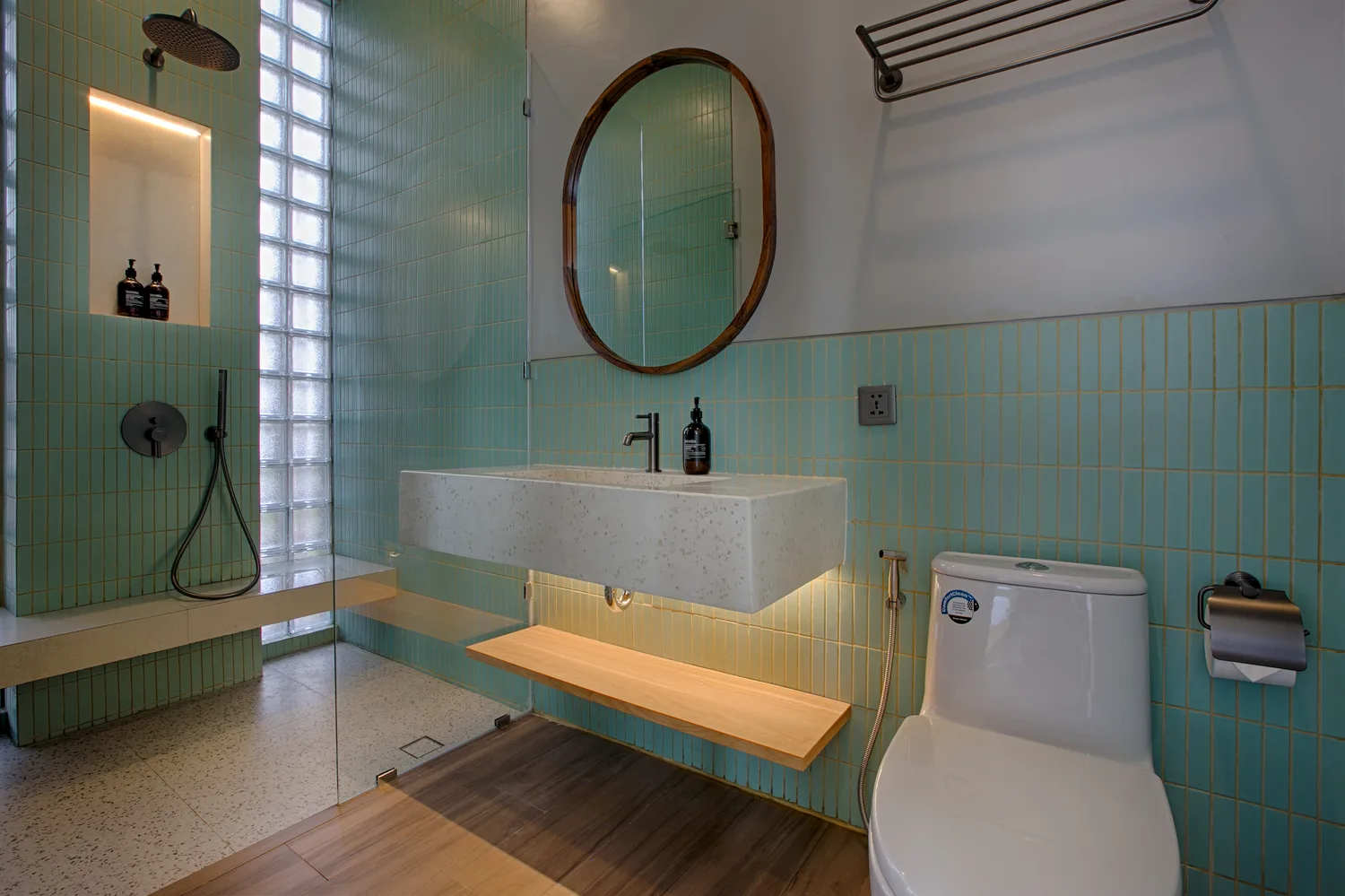 Kamar mandi villa Padi Padi Villas Pererenan Bali — foto villa profesional