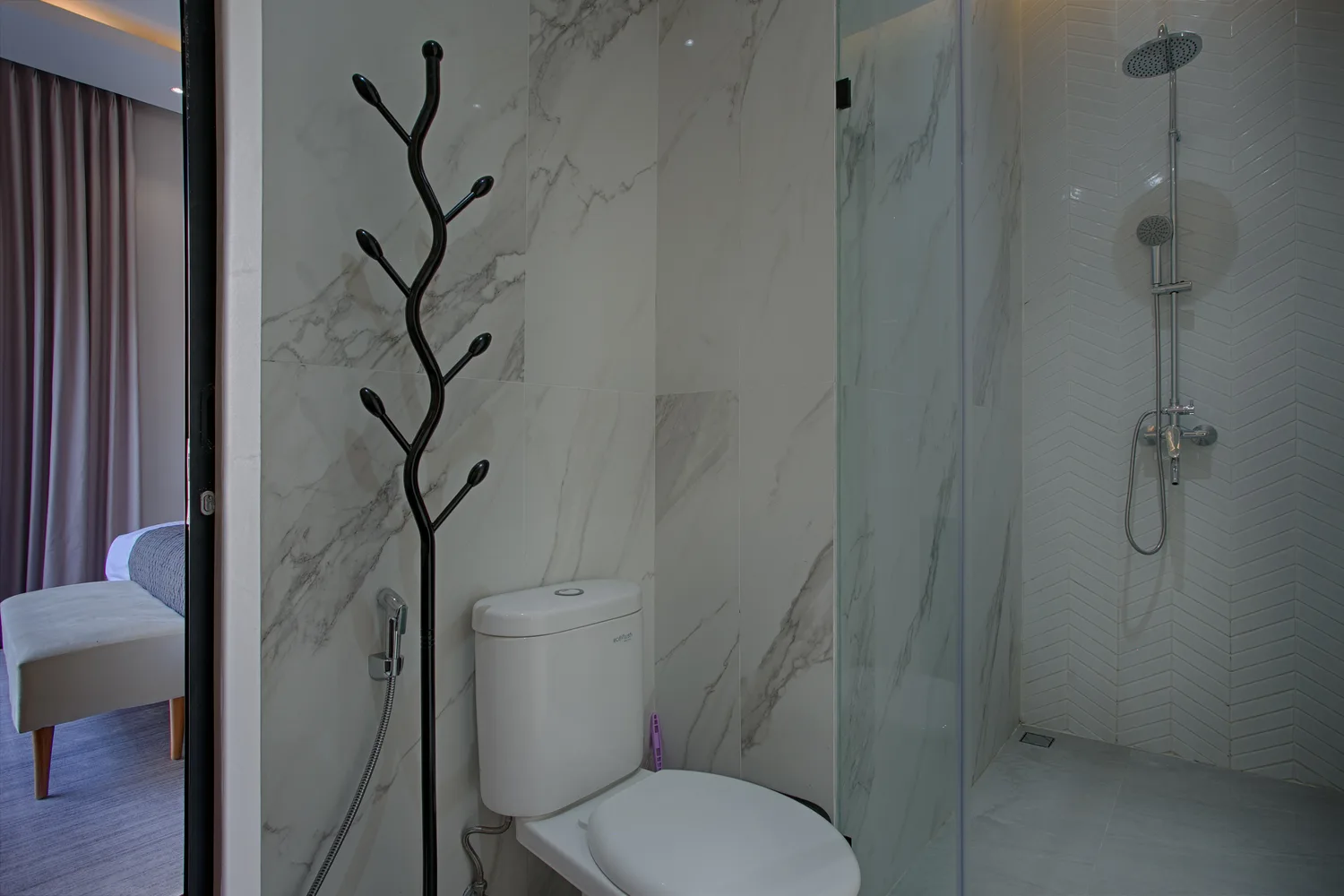Kamar mandi villa SSKai Villa Seminyak Bali — foto villa profesional