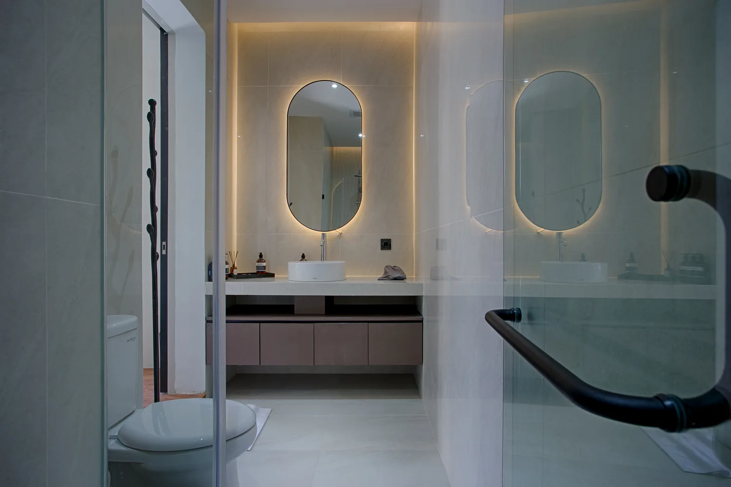 Kamar mandi villa SSKai Villa Seminyak Bali — foto villa profesional