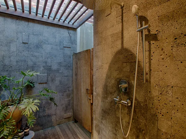 Kamar Mandi — Villa 'O, Umalas