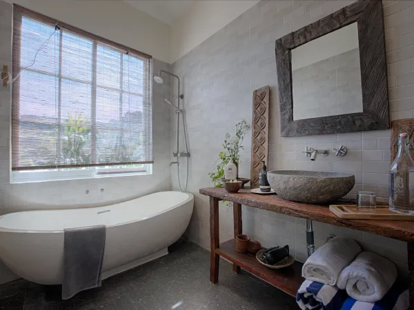 Kamar Mandi — Villa Omah Denayu, Denpasar