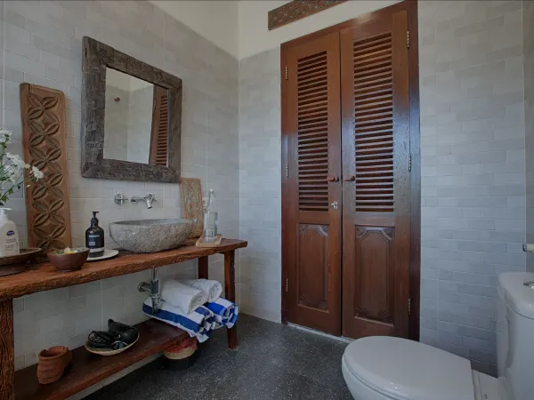 Kamar Mandi — Villa Omah Denayu, Denpasar