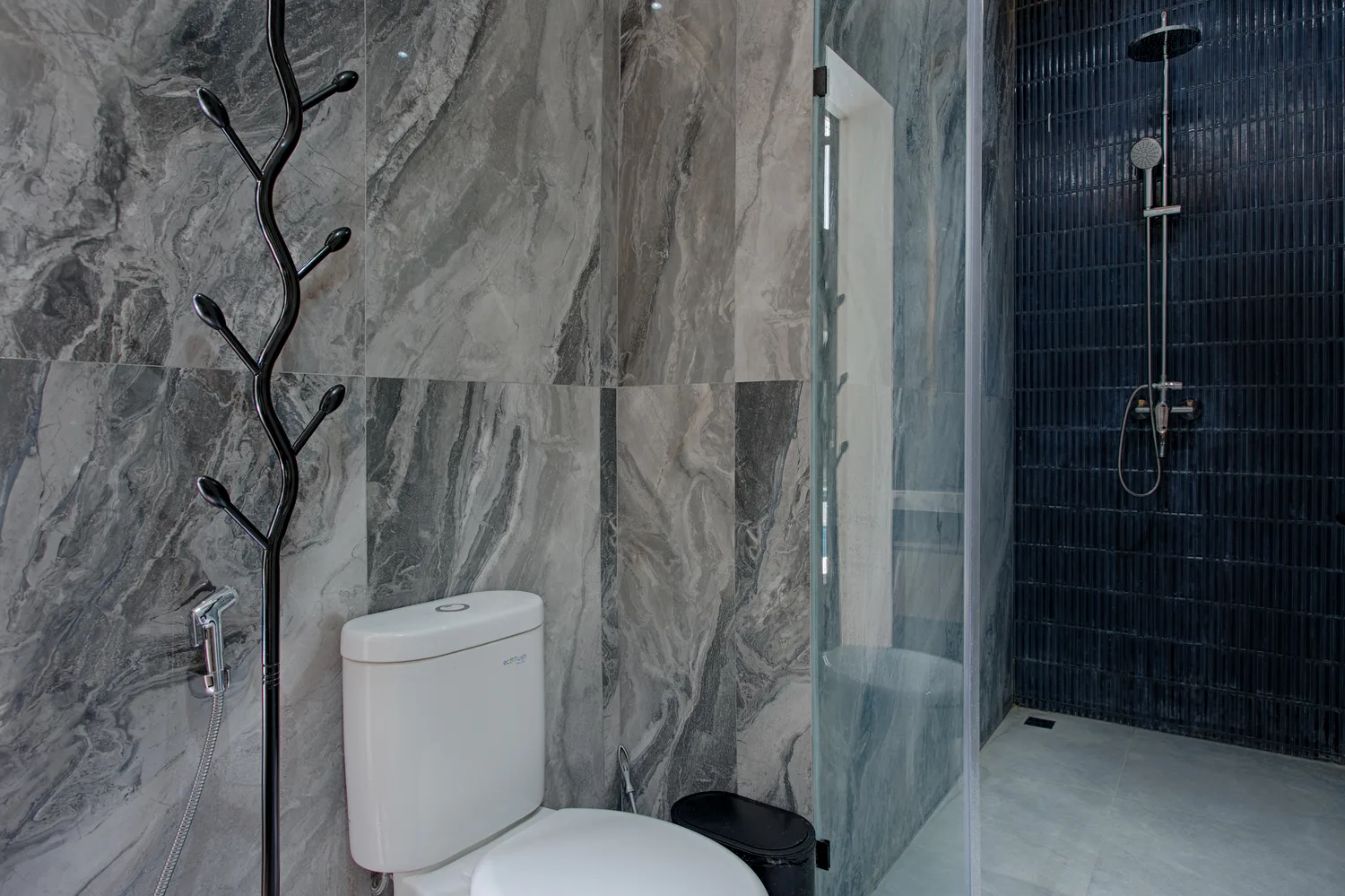 Kamar mandi villa SSKai Villa Seminyak Bali — foto villa profesional