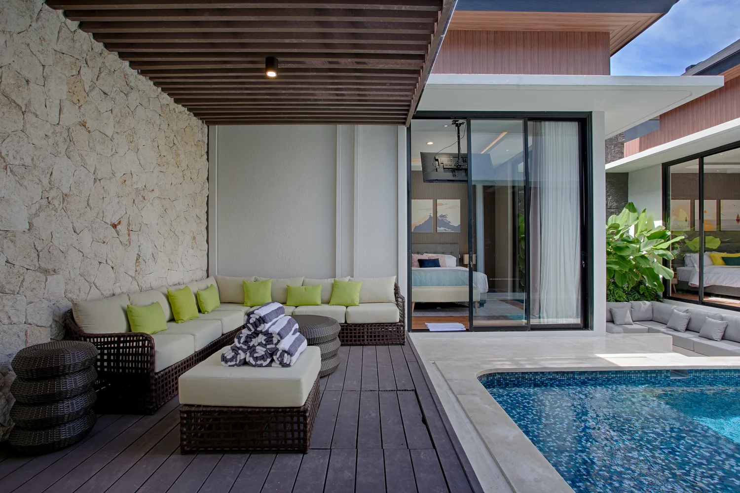 Kolam Renang SSKai Villa Seminyak Bali — foto villa profesional