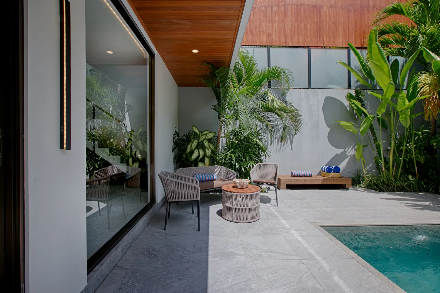 Kolam Renang Ocean Friends Villa Pererenan Bali — foto villa profesional
