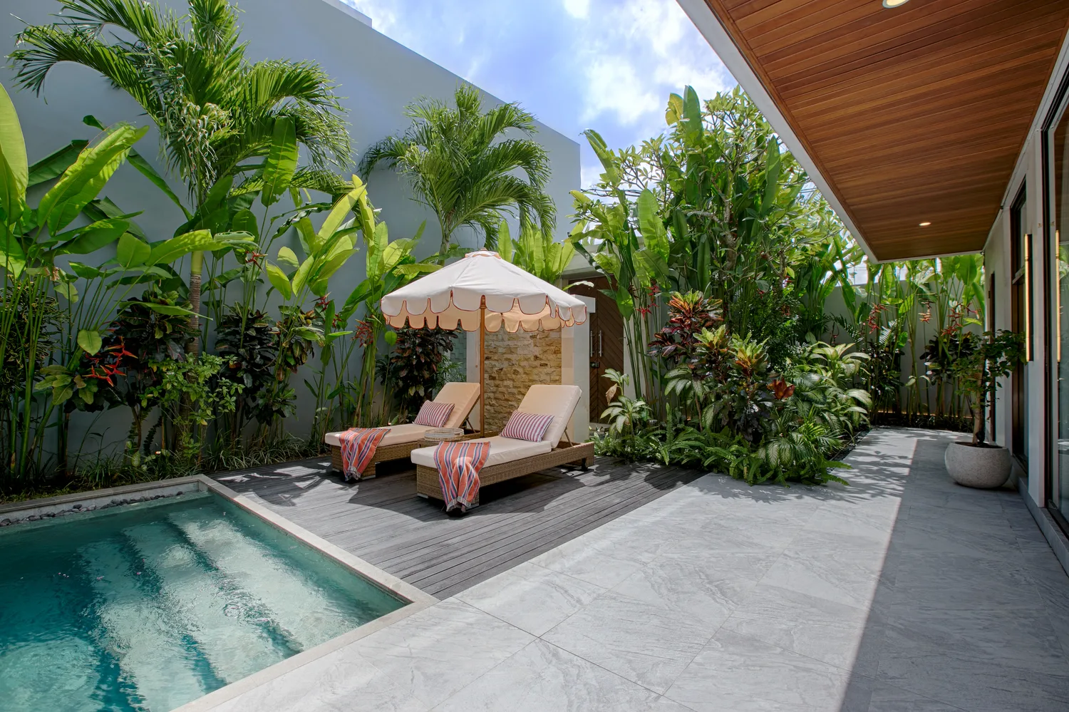 Kolam Renang Ocean Friends Villa Pererenan Bali — foto villa profesional