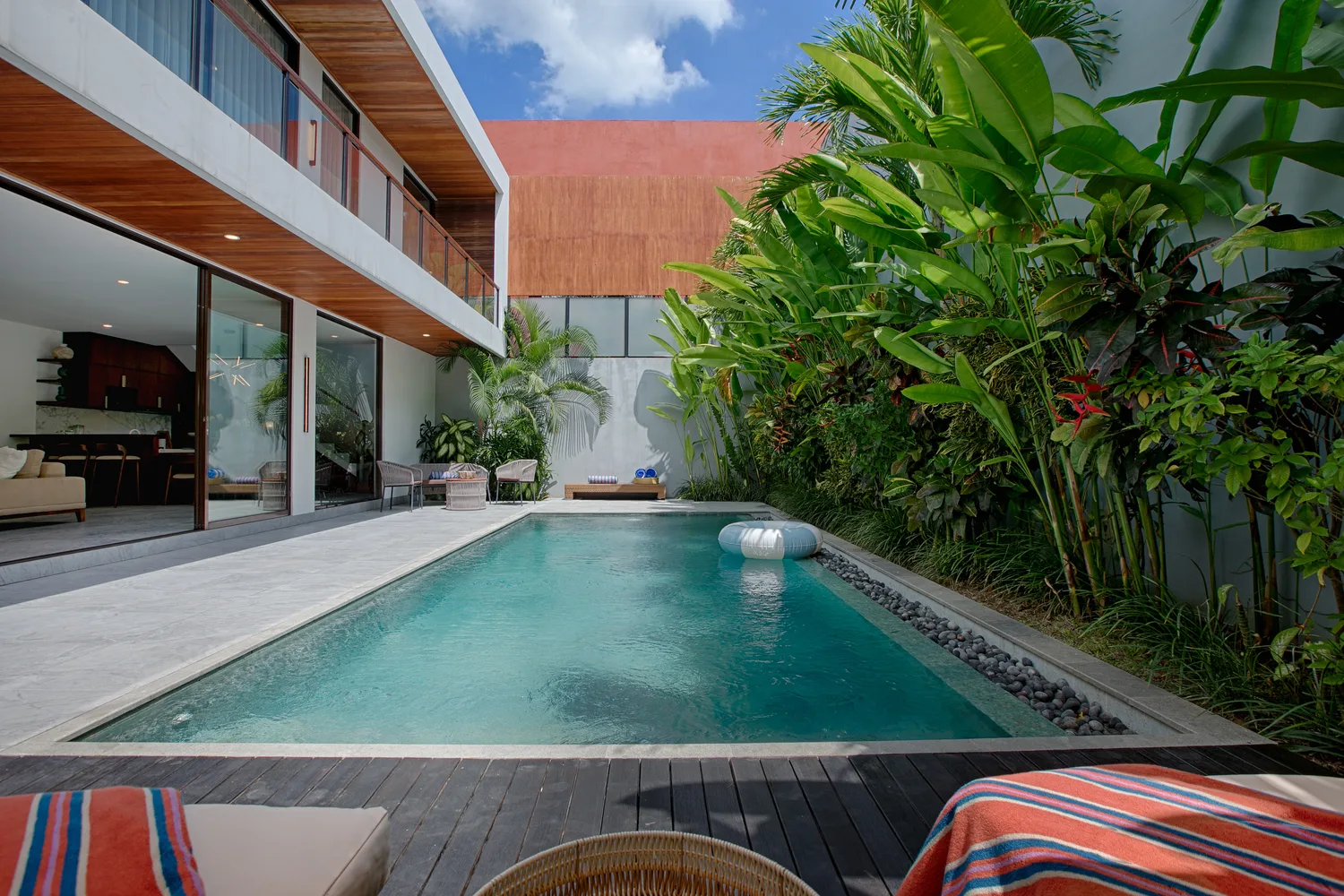 Kolam Renang Ocean Friends Villa Pererenan Bali — foto villa profesional