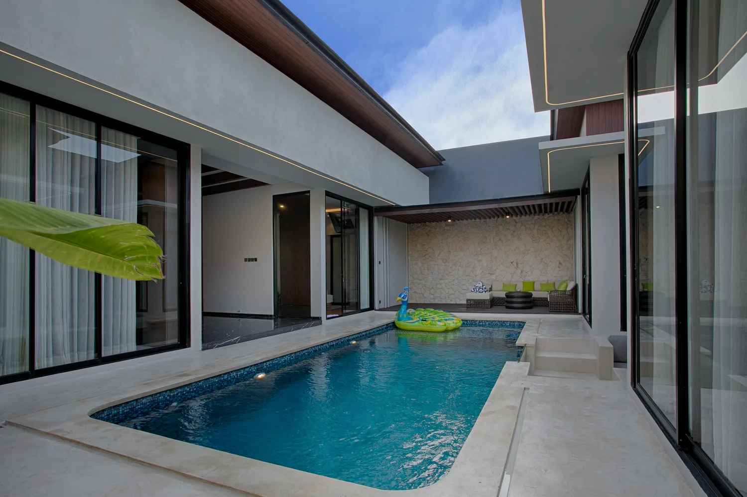Kolam Renang SSKai Villa Seminyak Bali — foto villa profesional