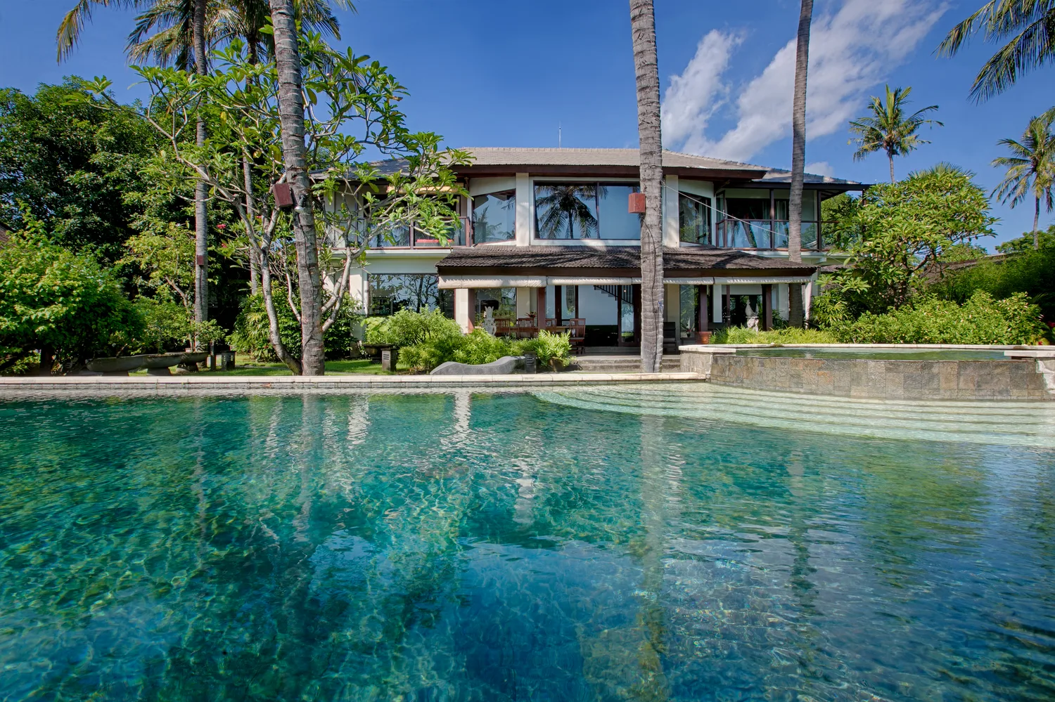 Kolam Renang kolam renang infinity pool markisa tulamben Bali — foto villa profesional