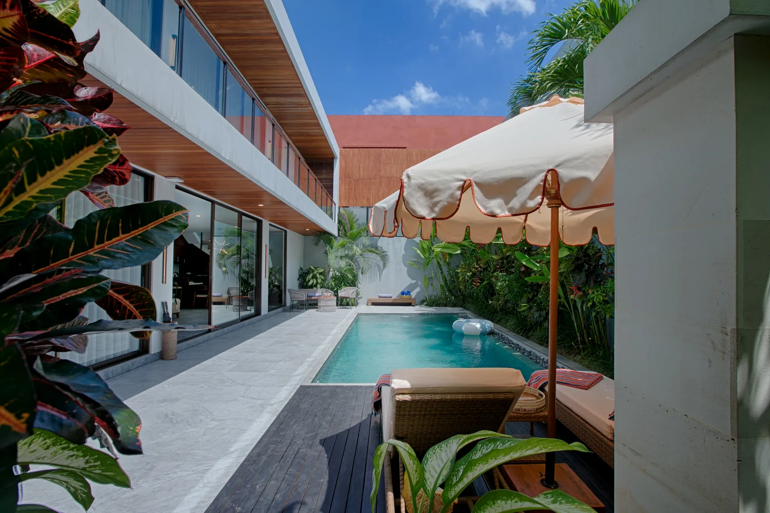 Kolam Renang Ocean Friends Villa Pererenan Bali — foto villa profesional